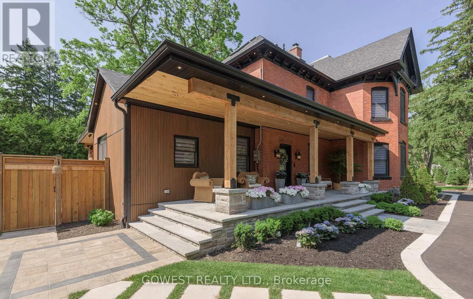 376 CHARTWELL ROAD