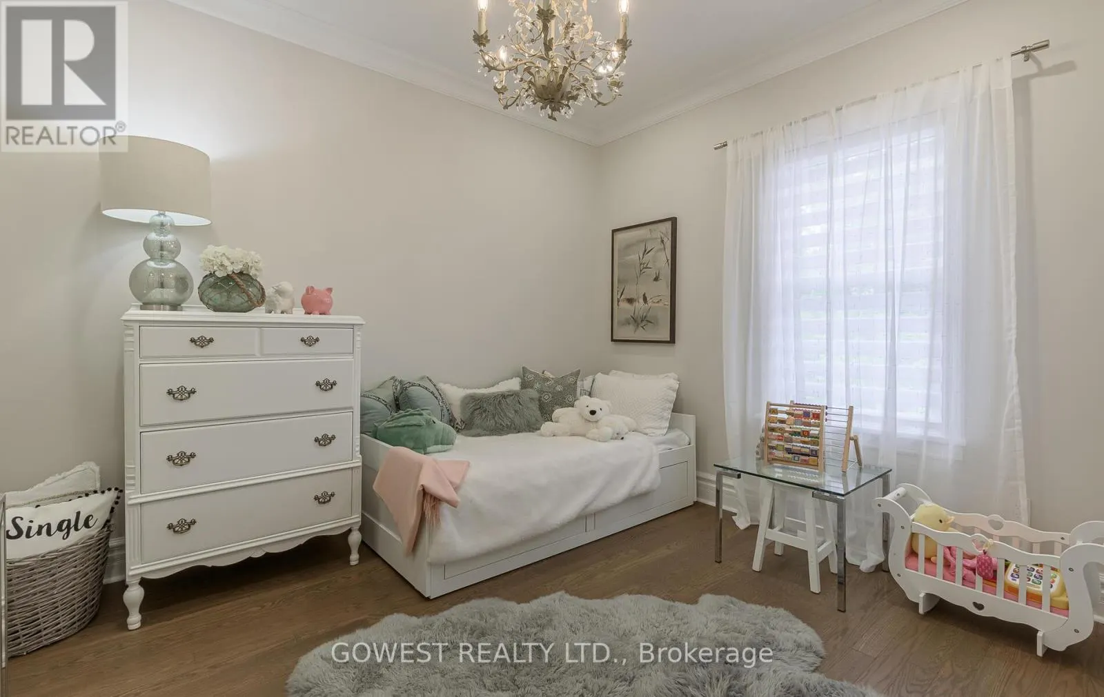 376 CHARTWELL ROAD