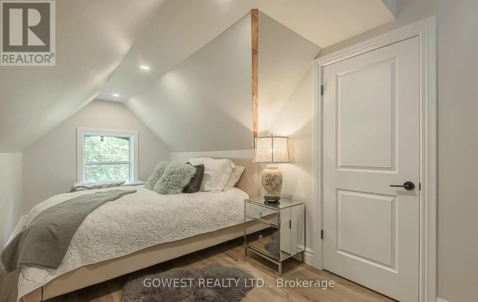 376 CHARTWELL ROAD