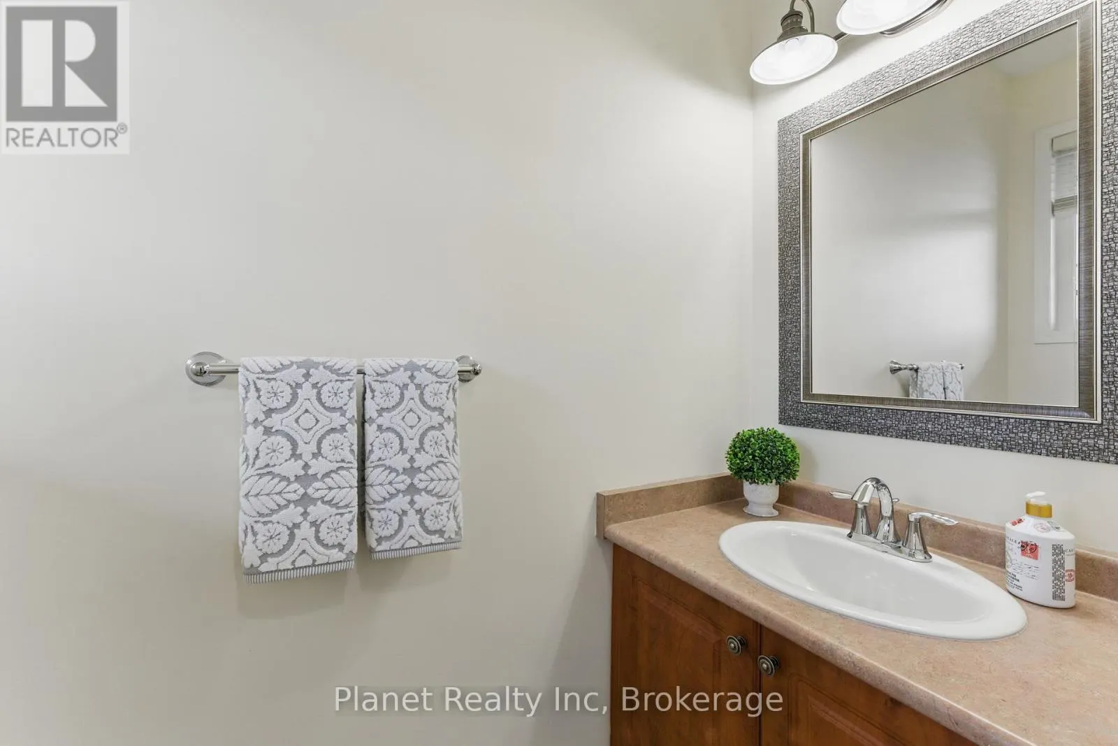 9 - 651 FARMSTEAD DRIVE, #9