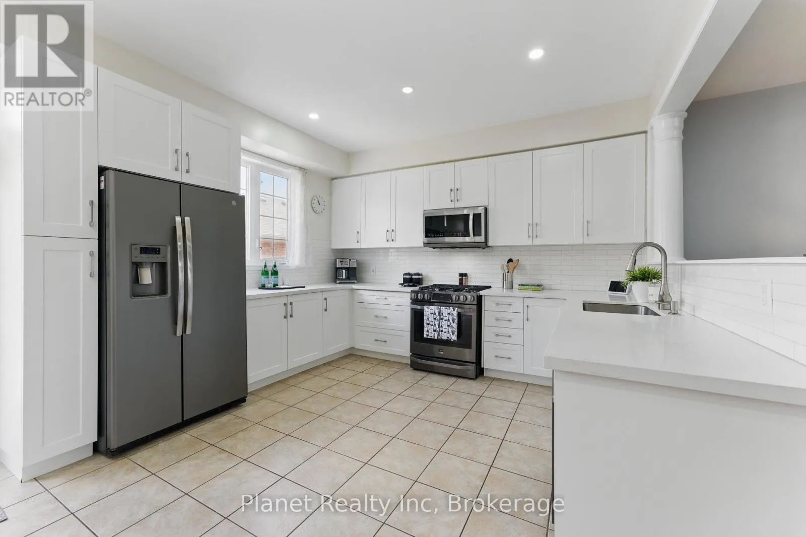 9 - 651 FARMSTEAD DRIVE, #9