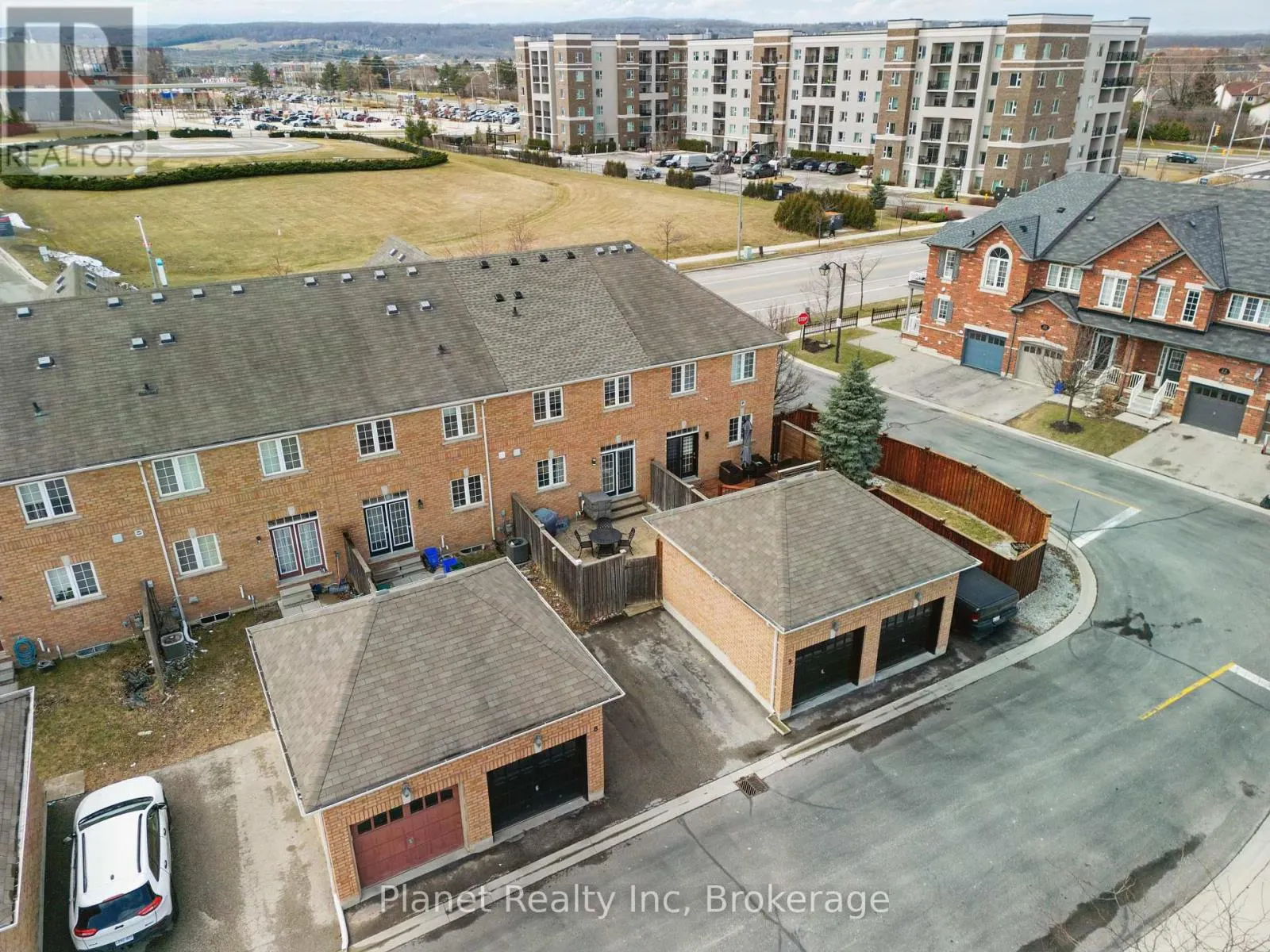 9 - 651 FARMSTEAD DRIVE, #9
