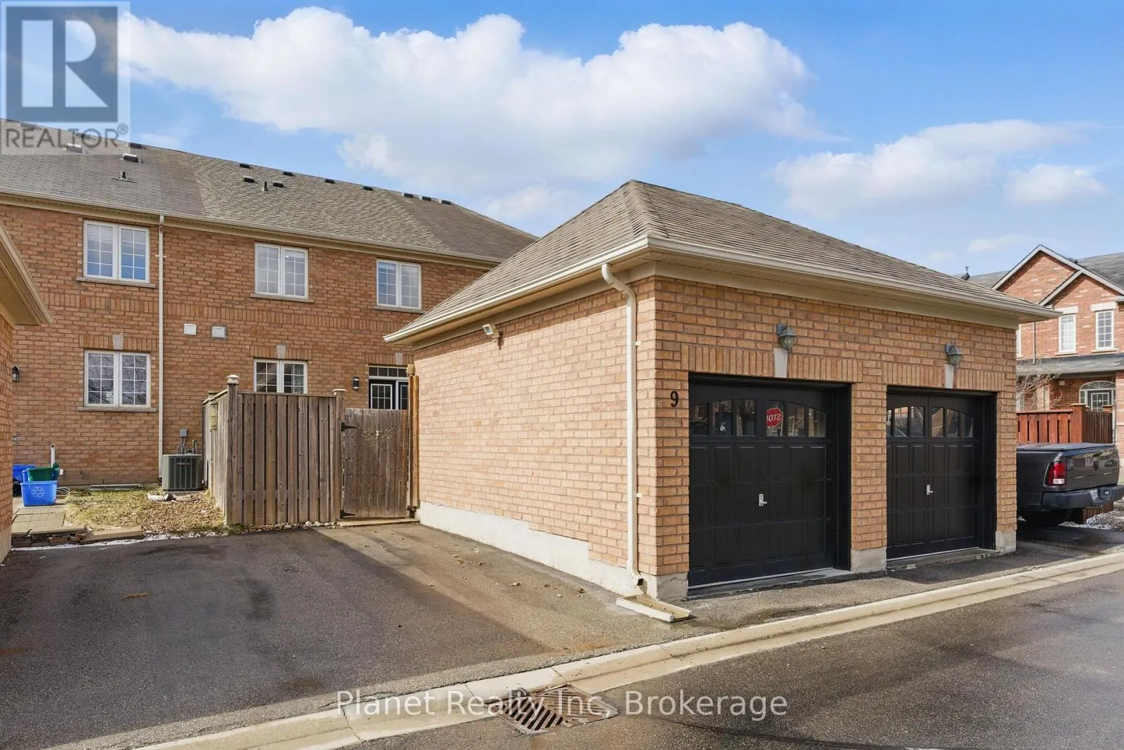 9 - 651 FARMSTEAD DRIVE, #9