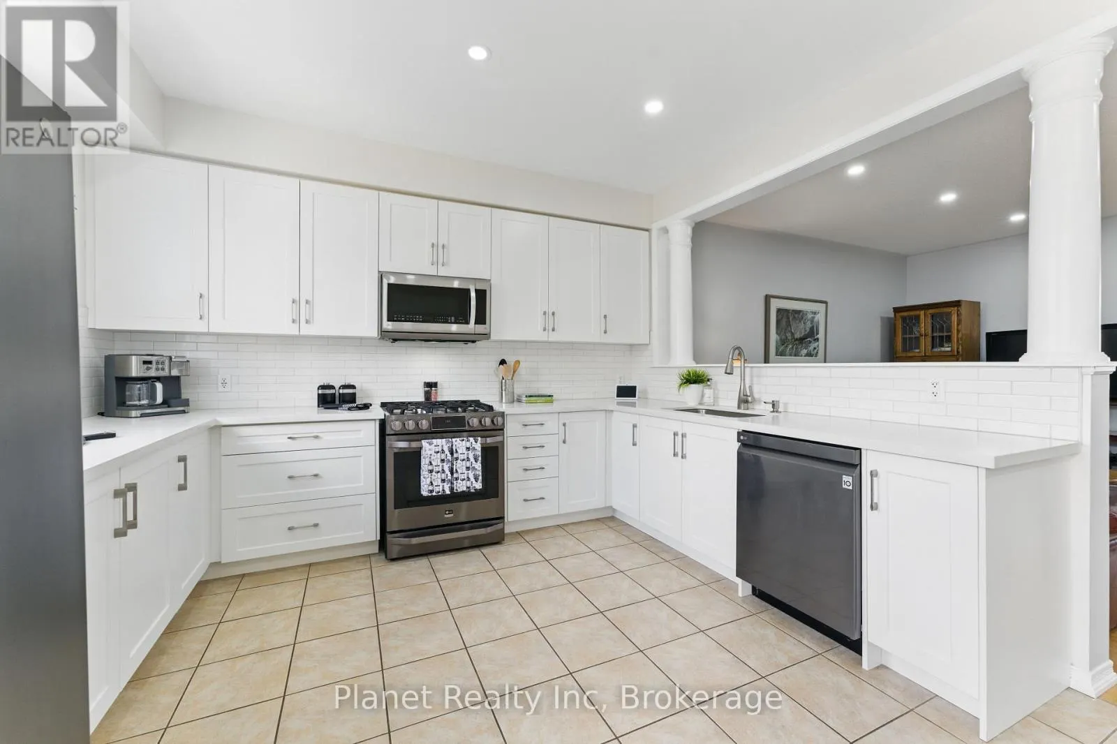 9 - 651 FARMSTEAD DRIVE, #9