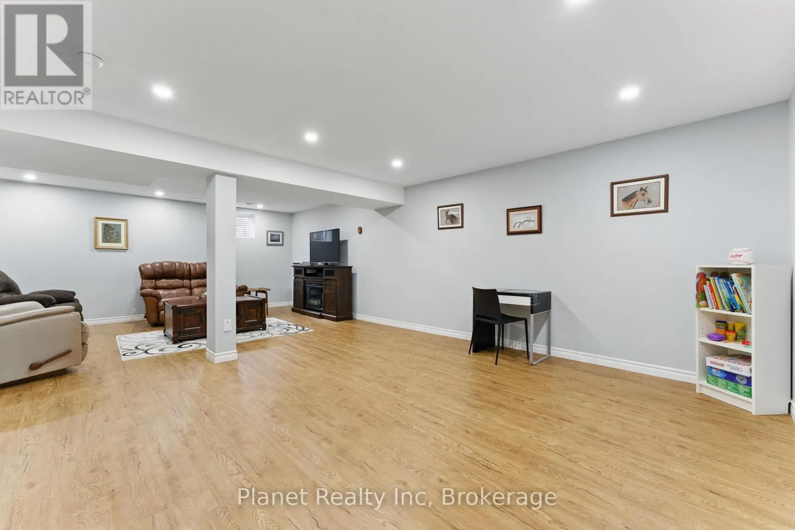 9 - 651 FARMSTEAD DRIVE, #9