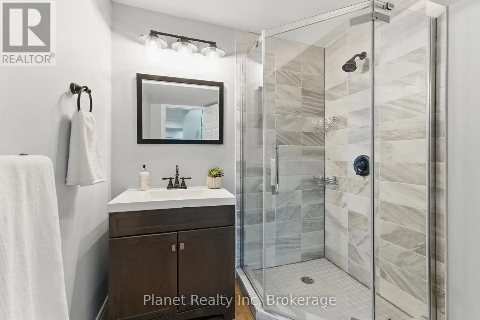 9 - 651 FARMSTEAD DRIVE, #9