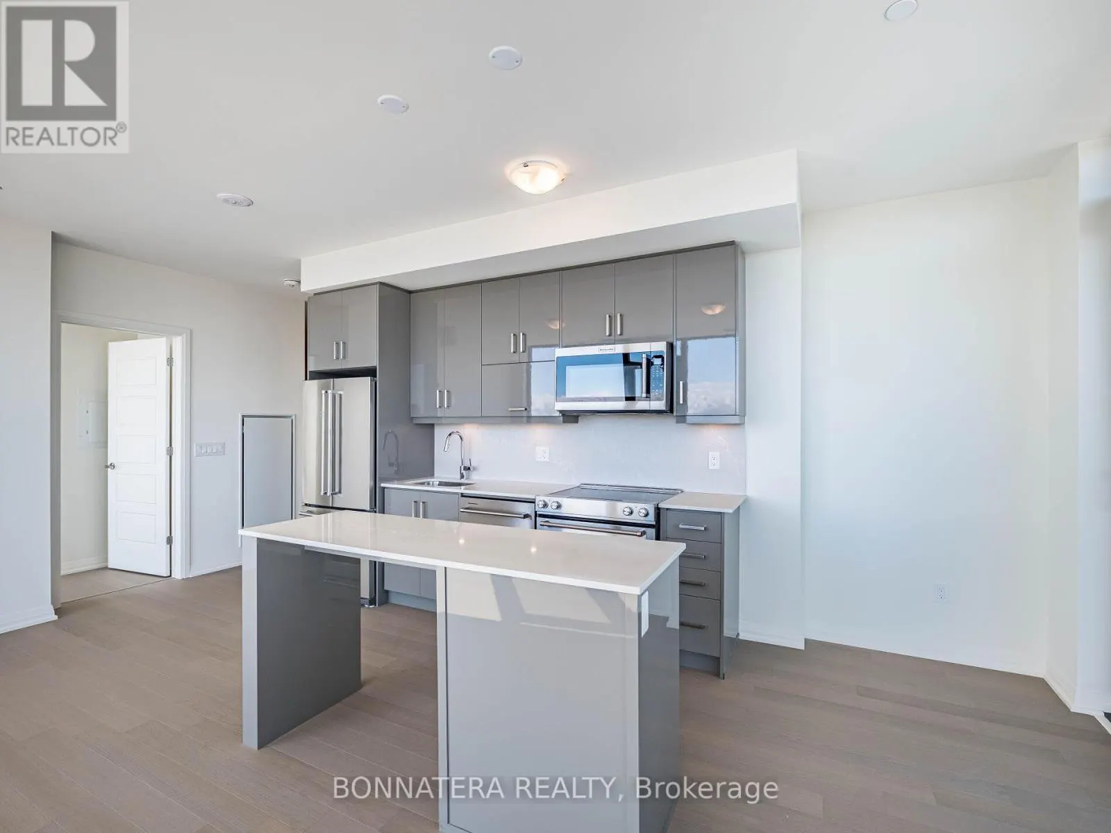 705 - 3006 WILLIAM CUTMORE BOULEVARD