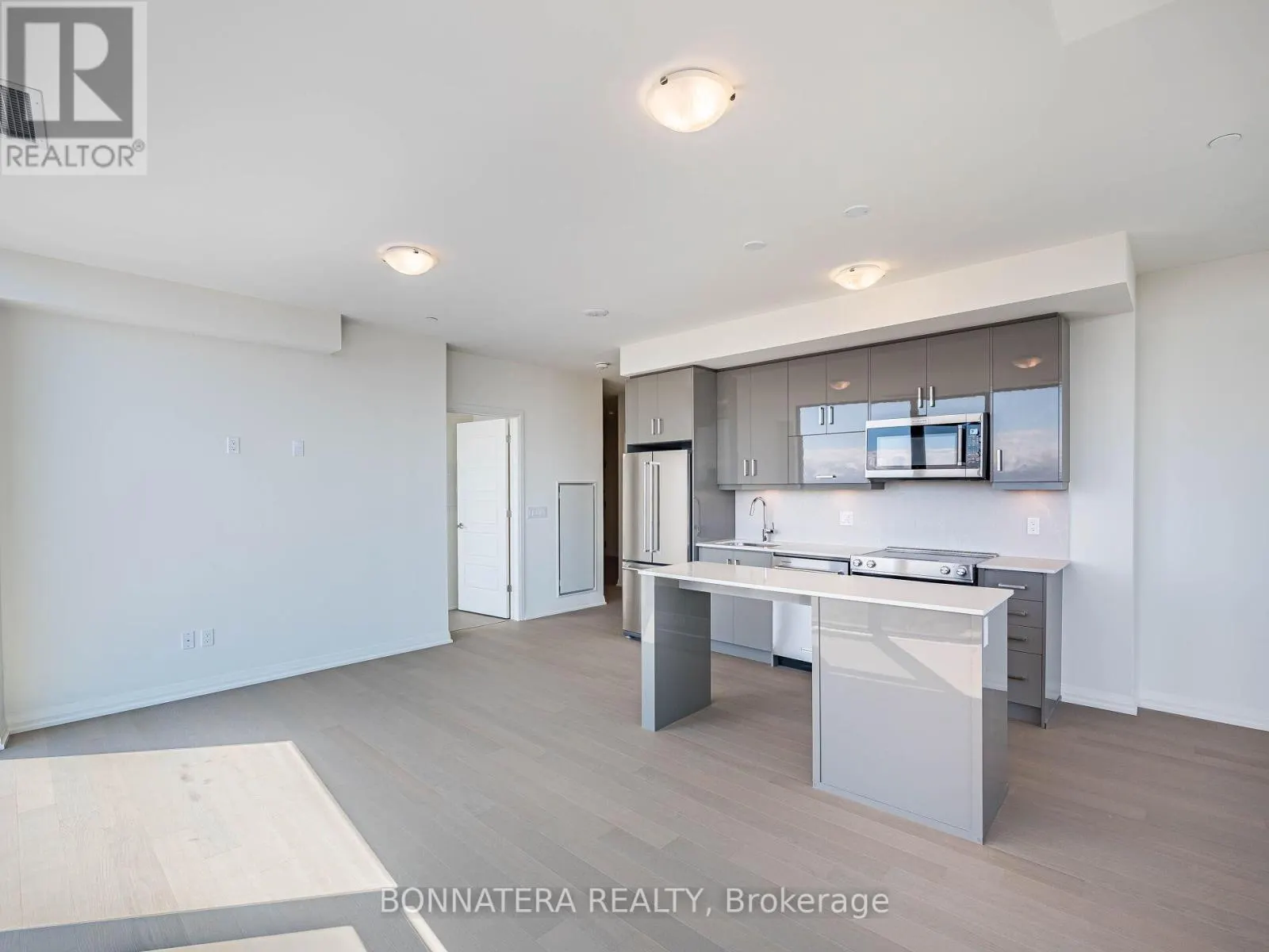 705 - 3006 WILLIAM CUTMORE BOULEVARD