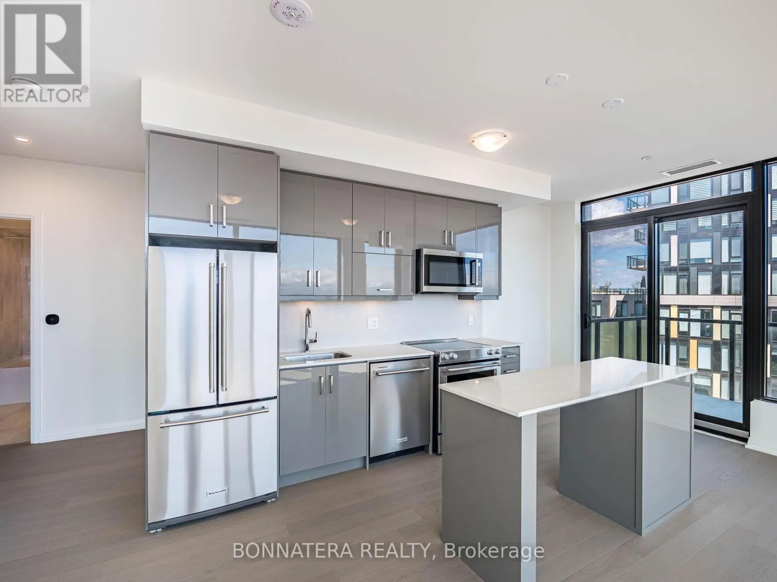 705 - 3006 WILLIAM CUTMORE BOULEVARD
