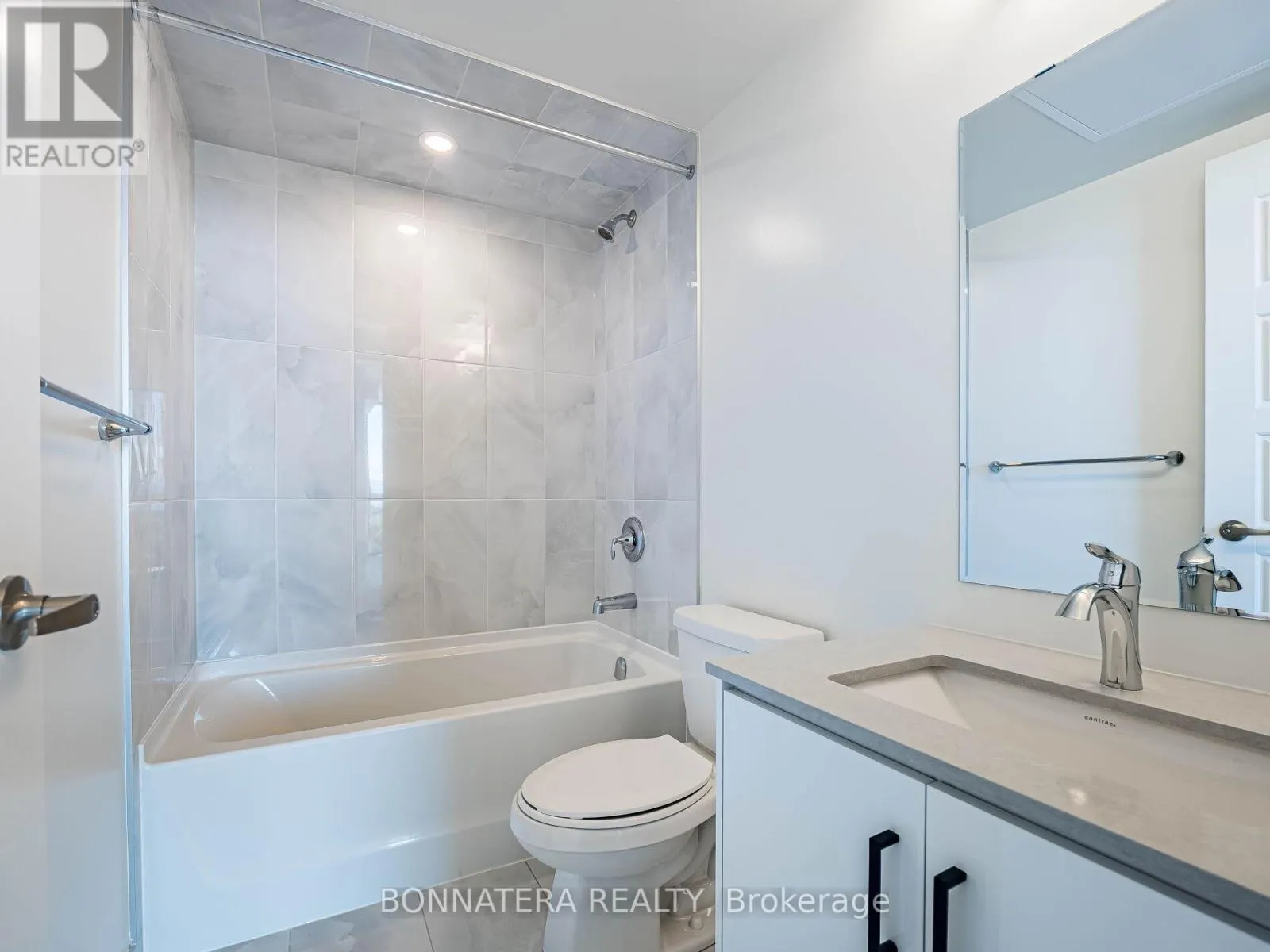 705 - 3006 WILLIAM CUTMORE BOULEVARD