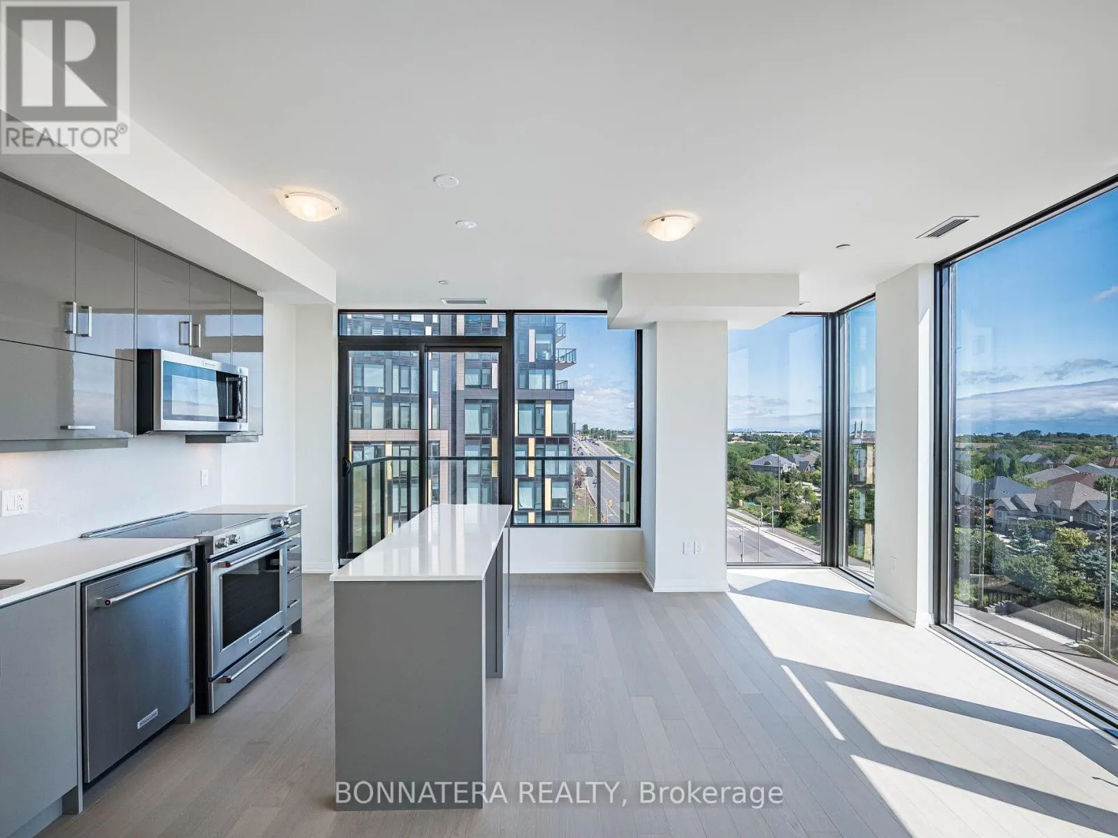 705 - 3006 WILLIAM CUTMORE BOULEVARD