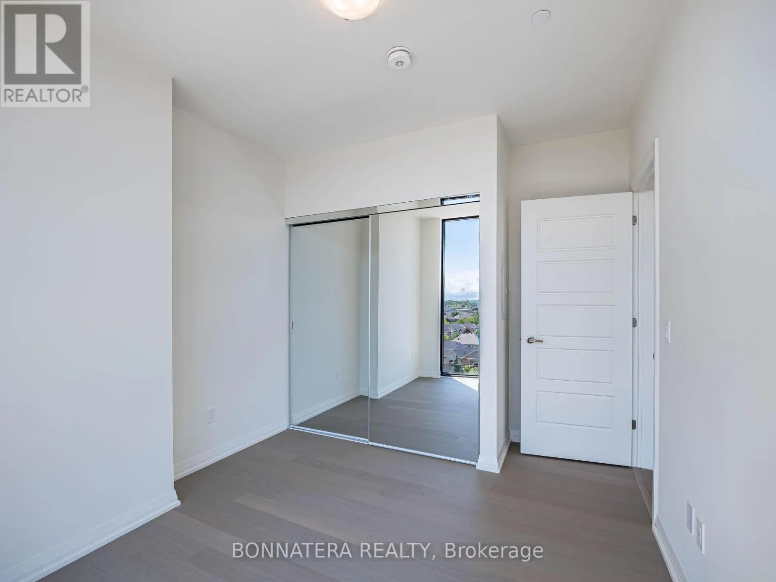 705 - 3006 WILLIAM CUTMORE BOULEVARD