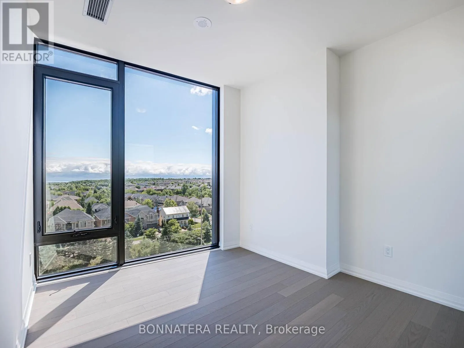 705 - 3006 WILLIAM CUTMORE BOULEVARD