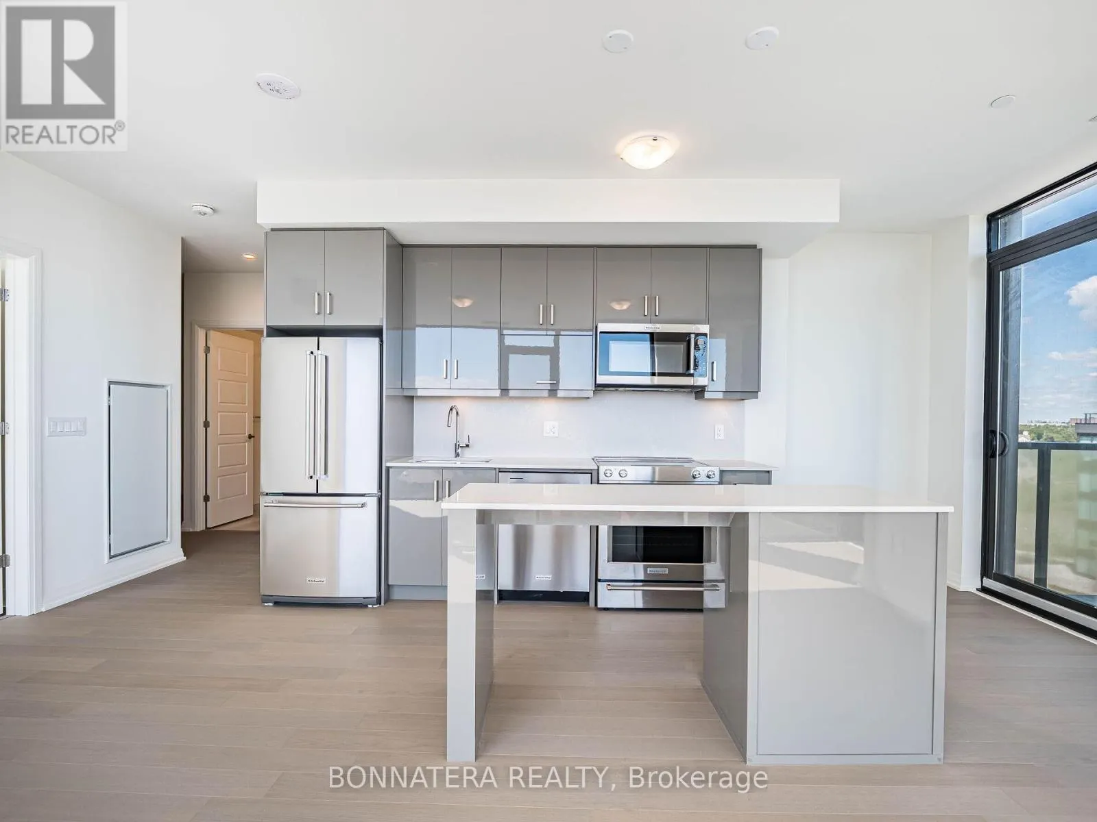 705 - 3006 WILLIAM CUTMORE BOULEVARD