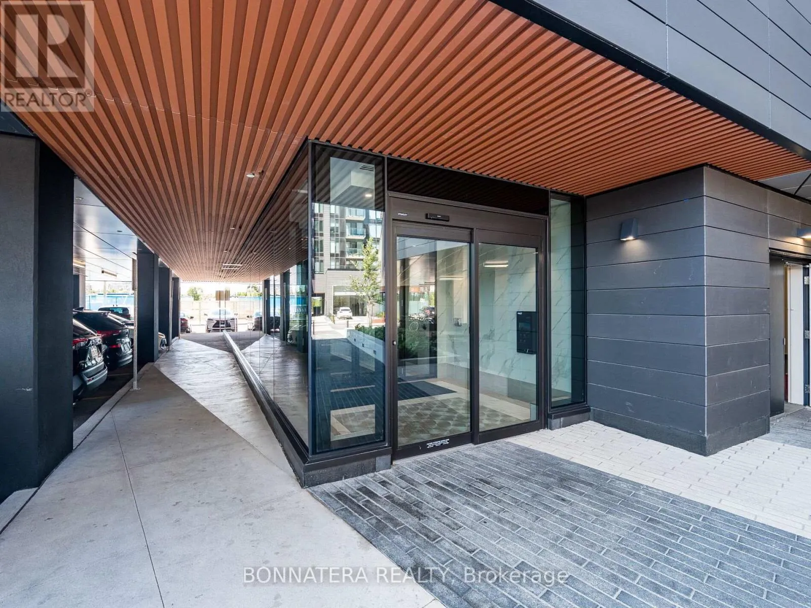 705 - 3006 WILLIAM CUTMORE BOULEVARD