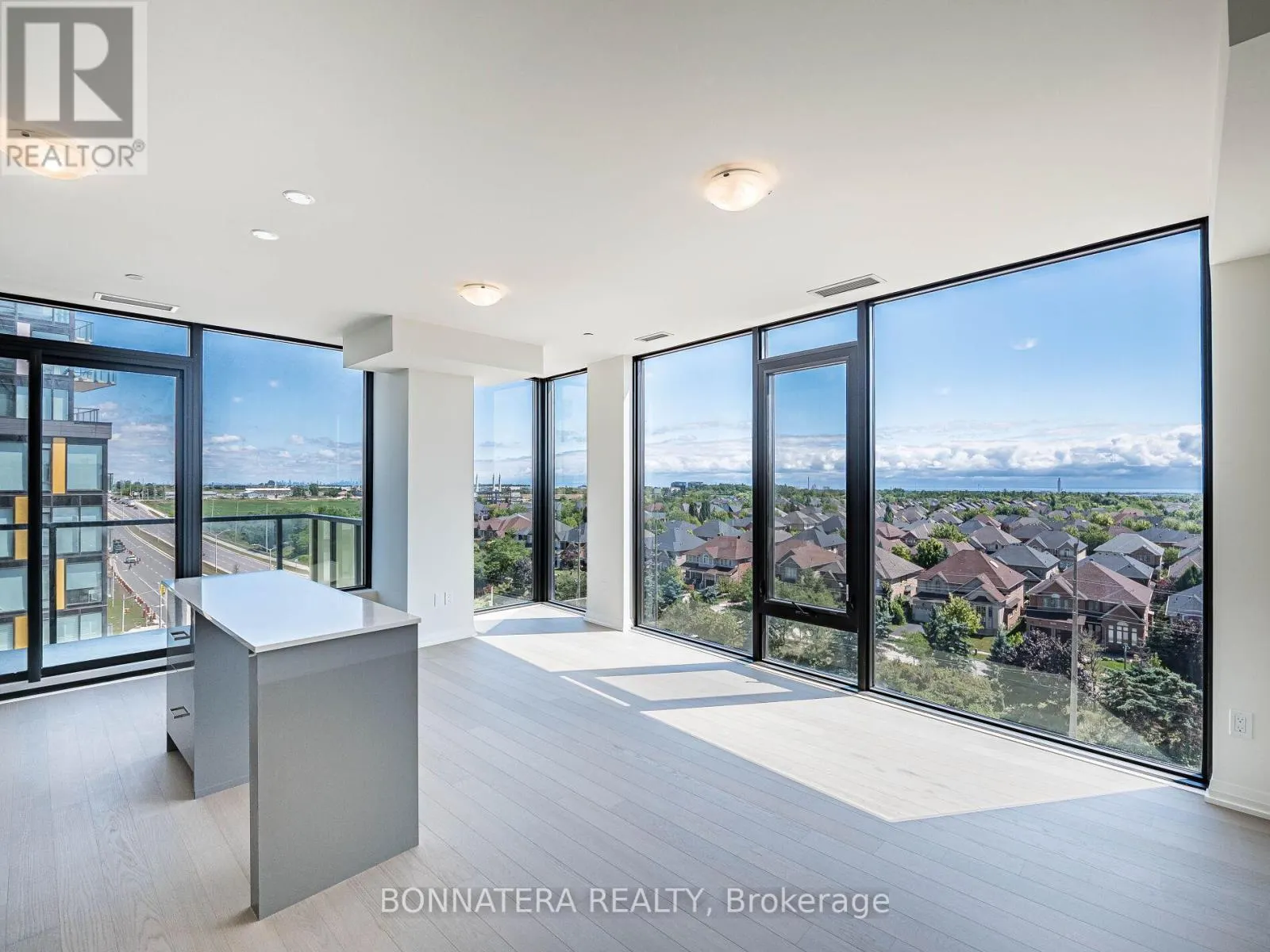 705 - 3006 WILLIAM CUTMORE BOULEVARD
