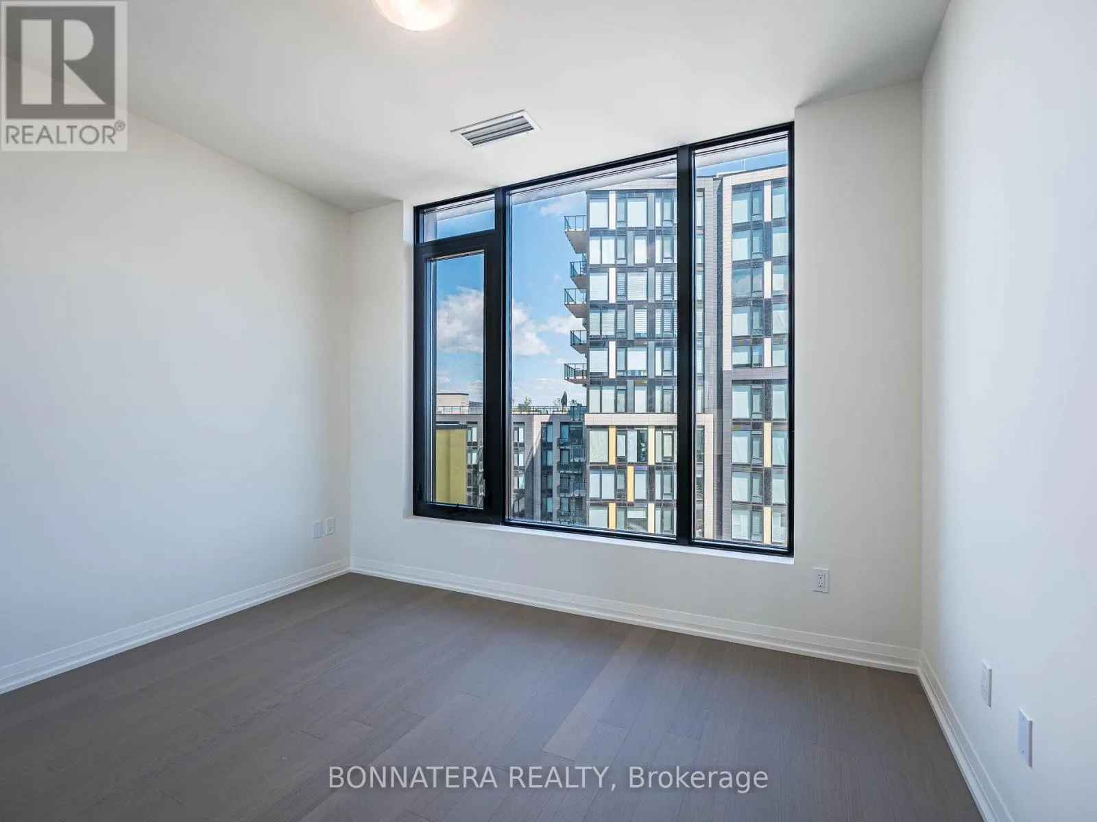 705 - 3006 WILLIAM CUTMORE BOULEVARD