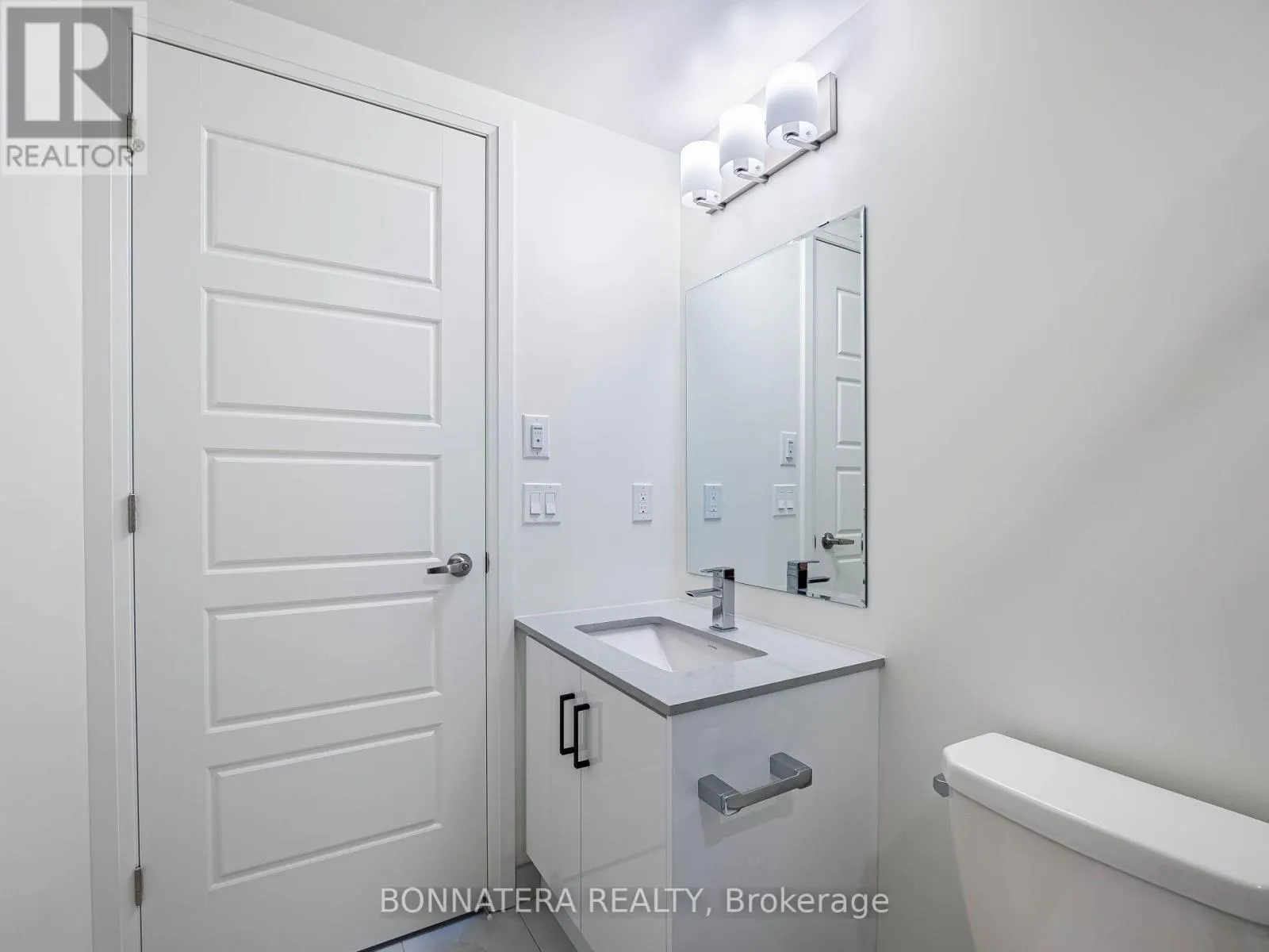 705 - 3006 WILLIAM CUTMORE BOULEVARD