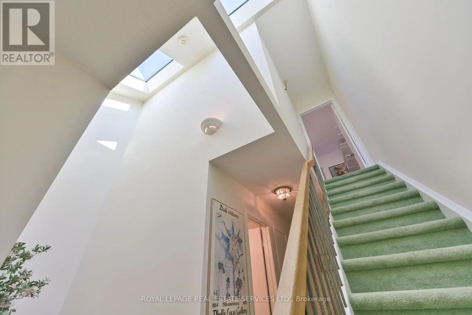 11 - 442 PERTH AVENUE