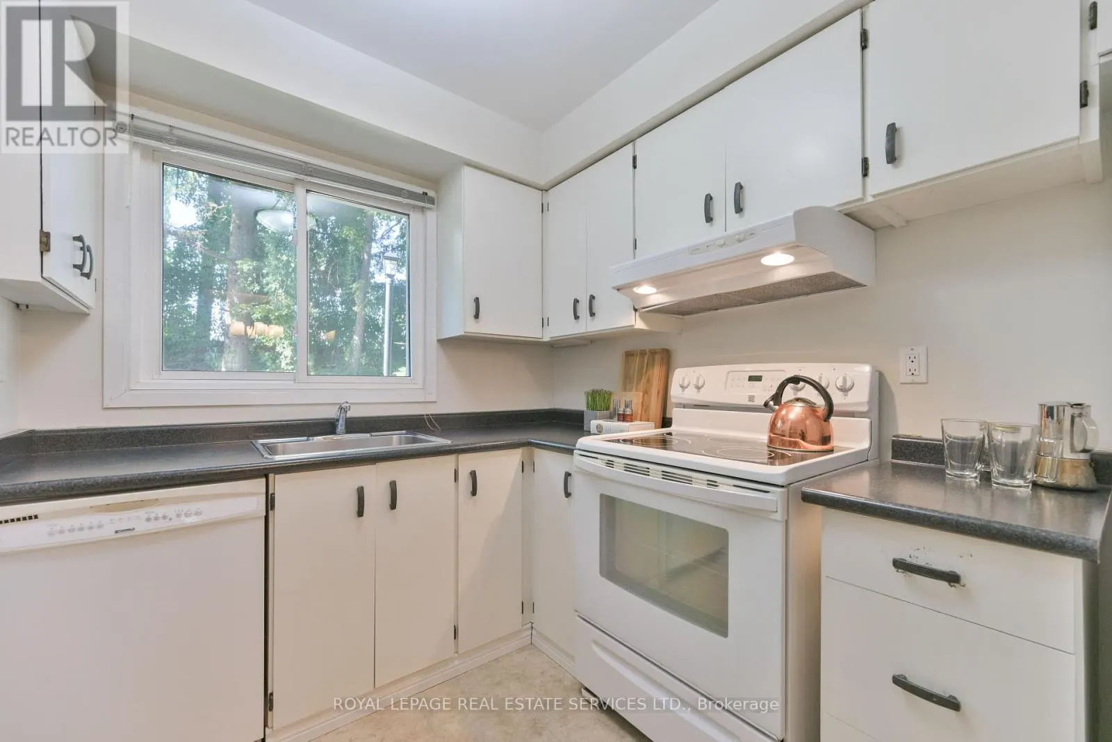 11 - 442 PERTH AVENUE