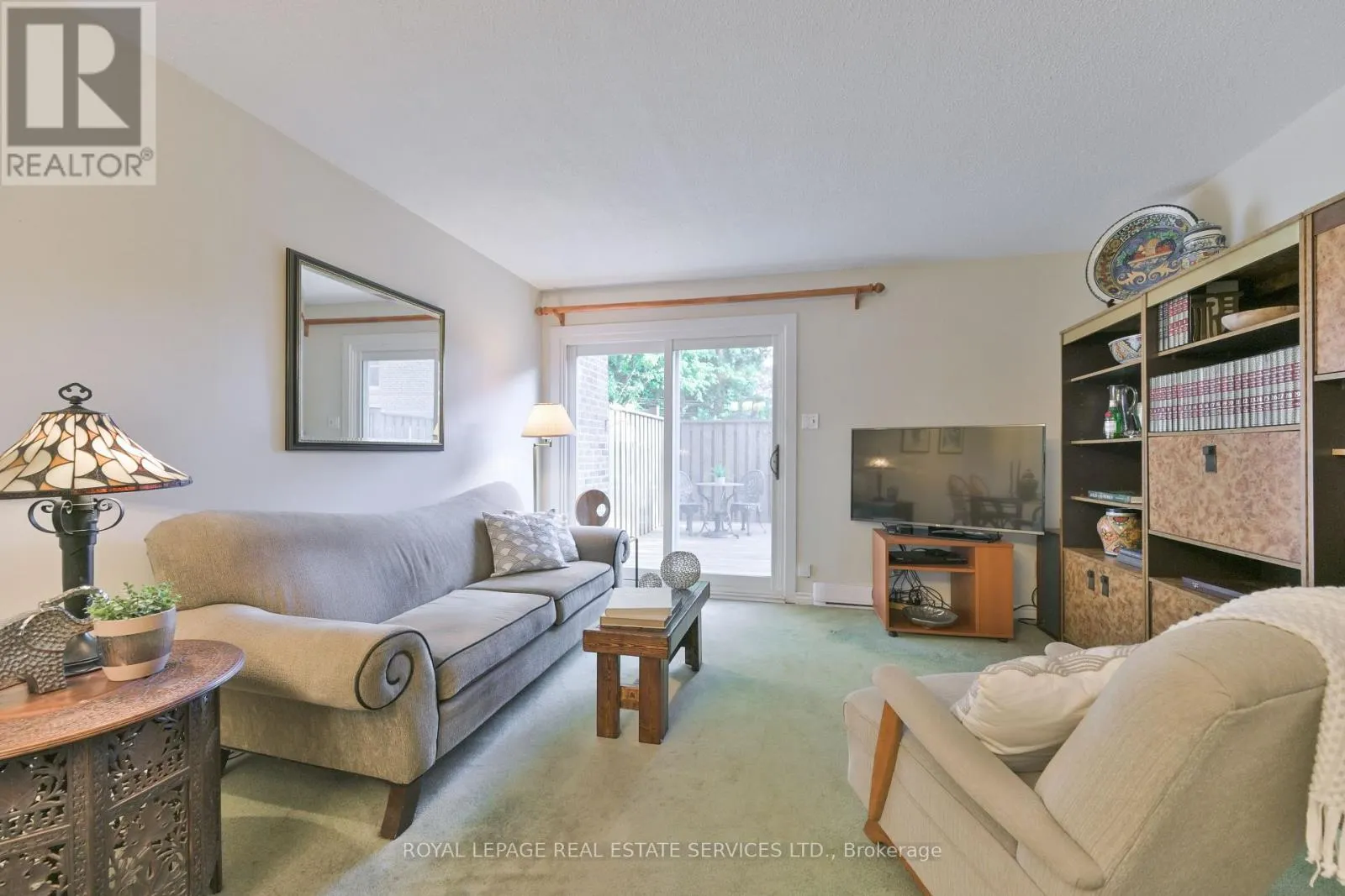11 - 442 PERTH AVENUE