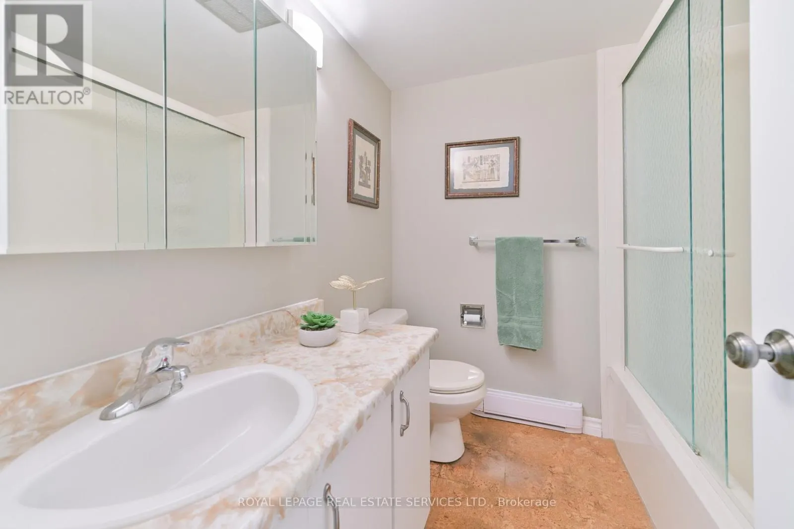 11 - 442 PERTH AVENUE