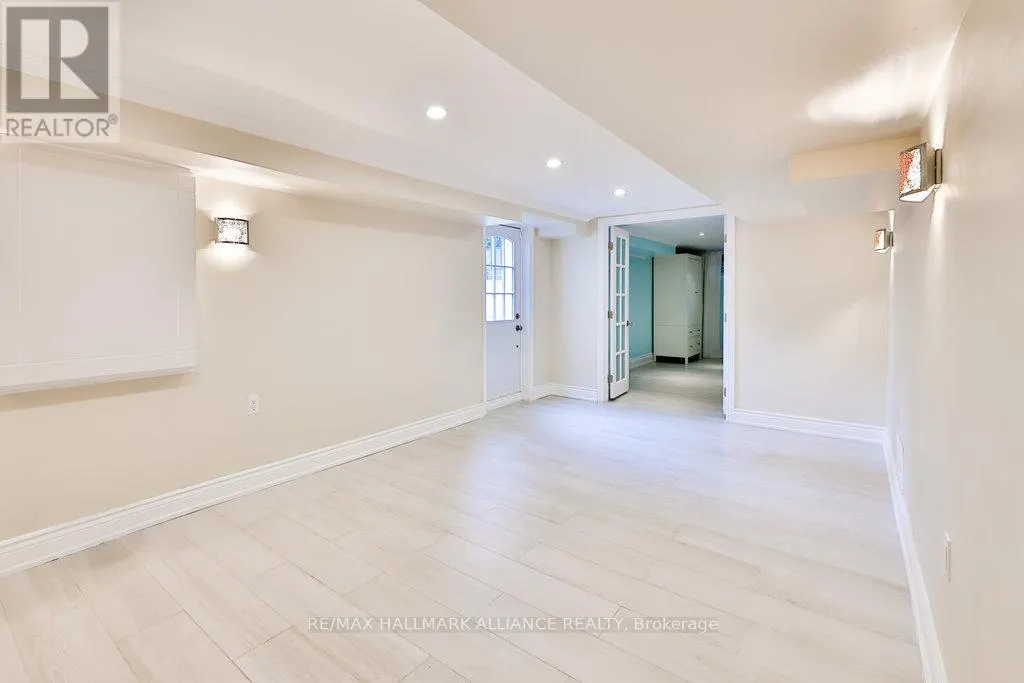1316 CAMBRIDGE DRIVE
