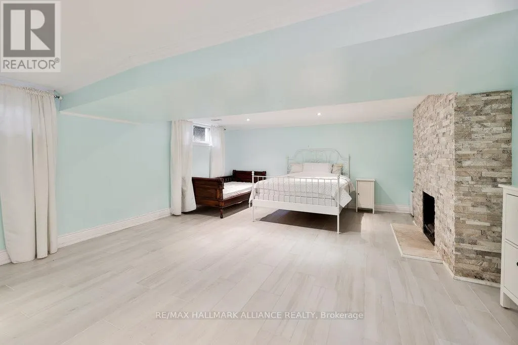 1316 CAMBRIDGE DRIVE