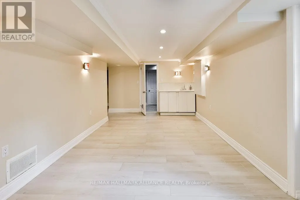 1316 CAMBRIDGE DRIVE