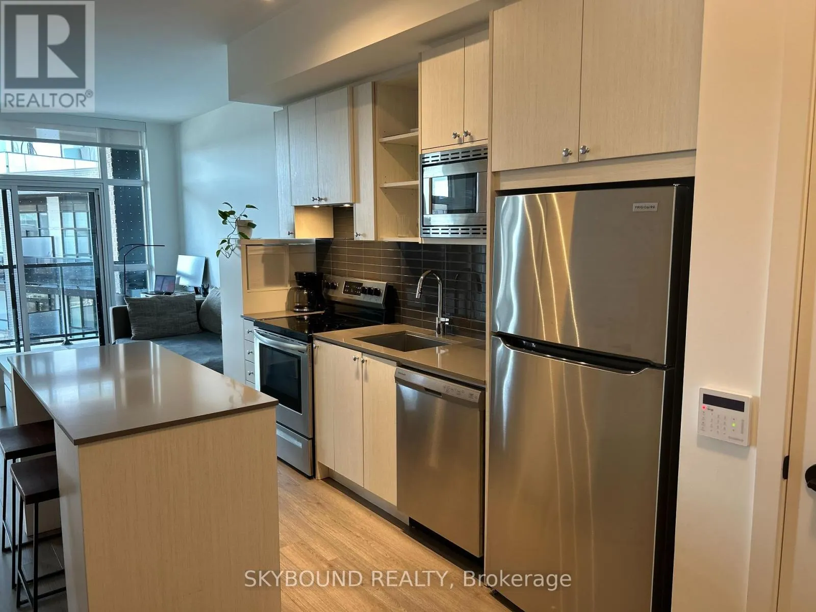 318 - 60 GEORGE BUTCHART DRIVE