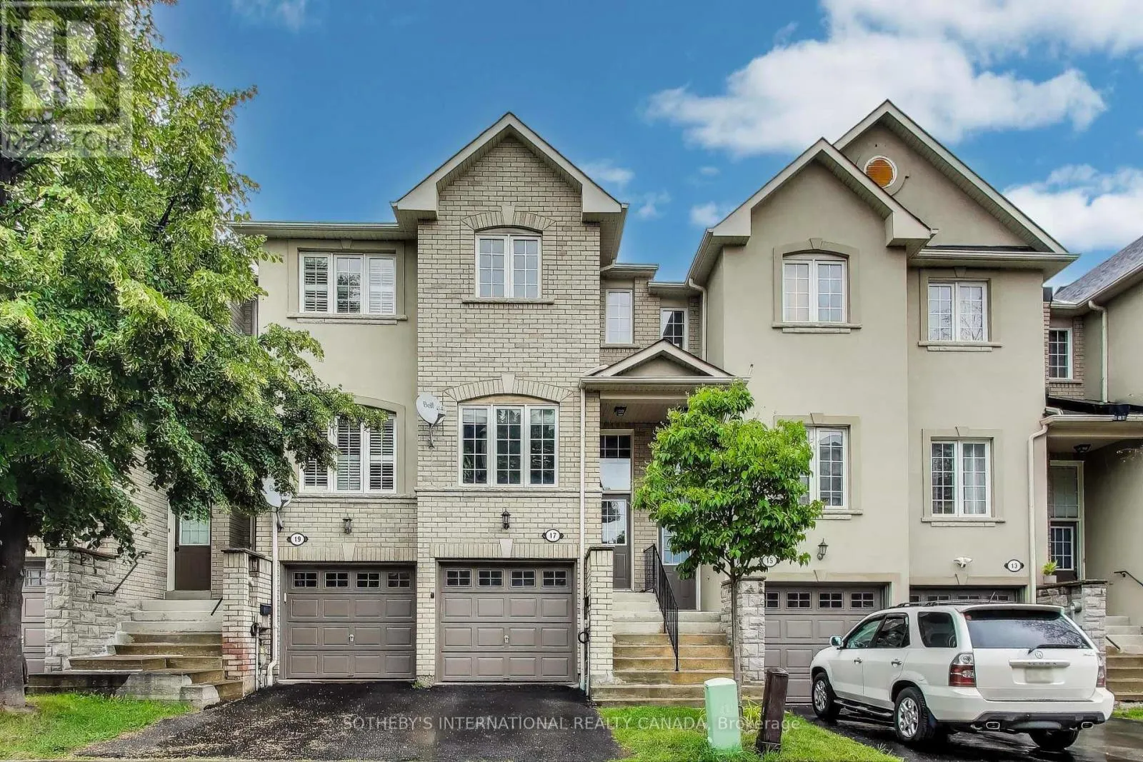 17 - 435 HENSALL CIRCLE