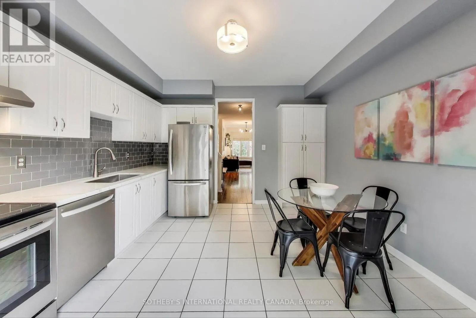 17 - 435 HENSALL CIRCLE