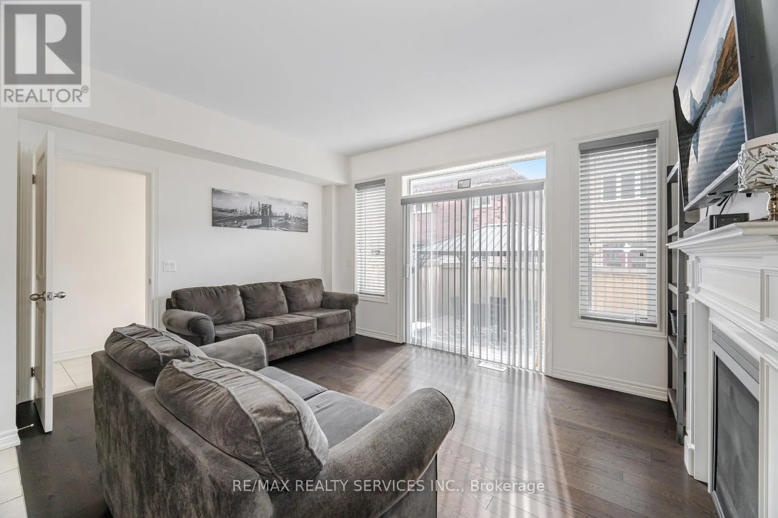 34 PENNYCROSS CRESCENT