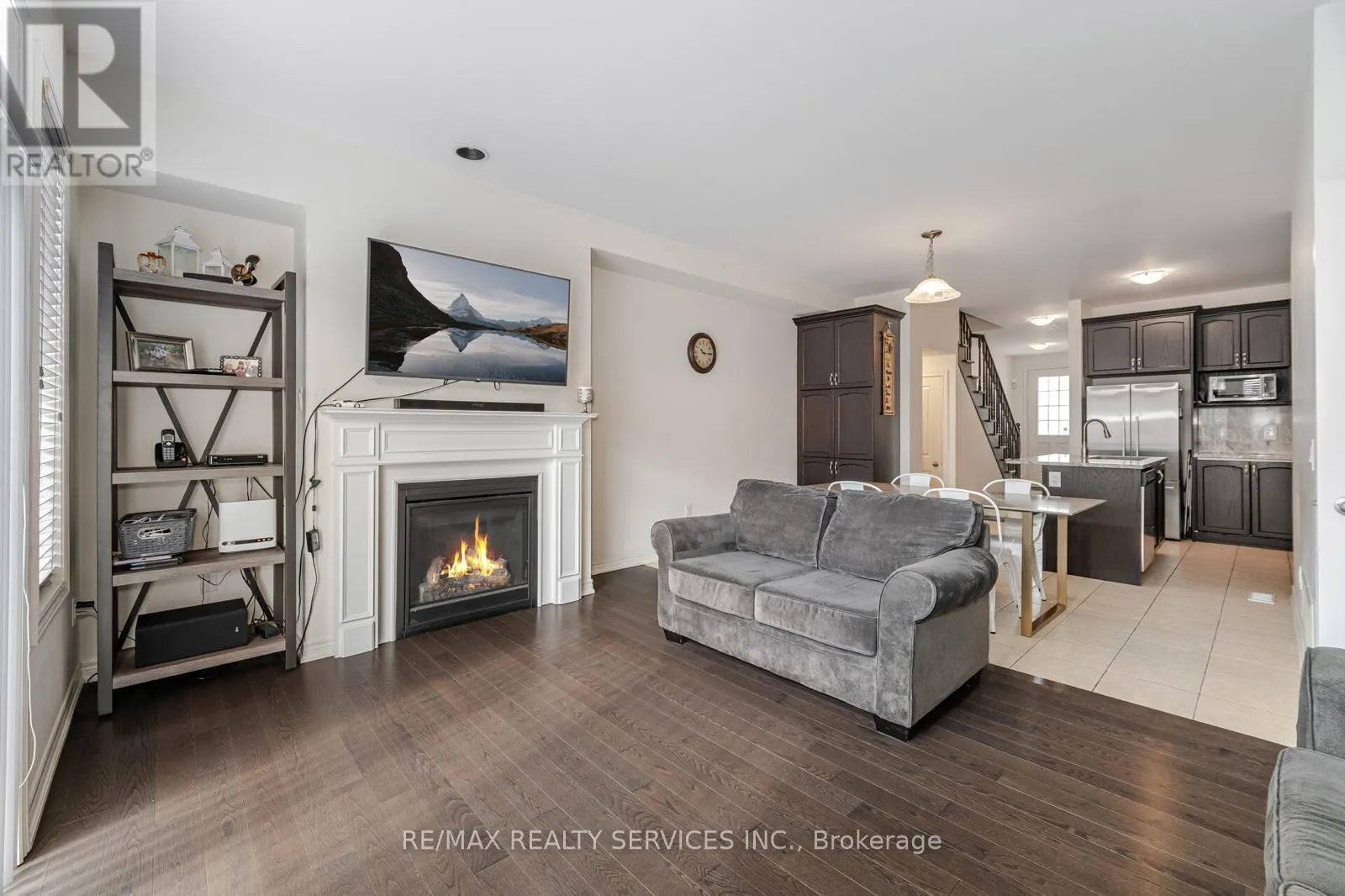 34 PENNYCROSS CRESCENT