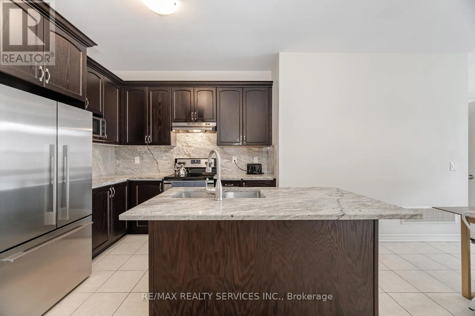 34 PENNYCROSS CRESCENT