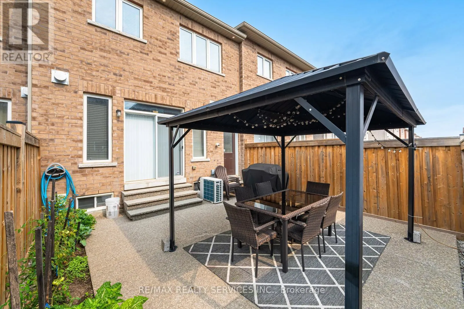 34 PENNYCROSS CRESCENT