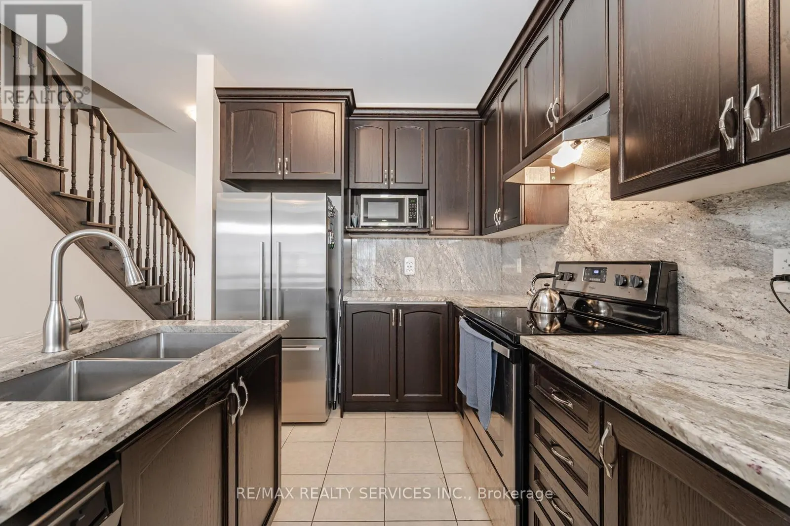 34 PENNYCROSS CRESCENT