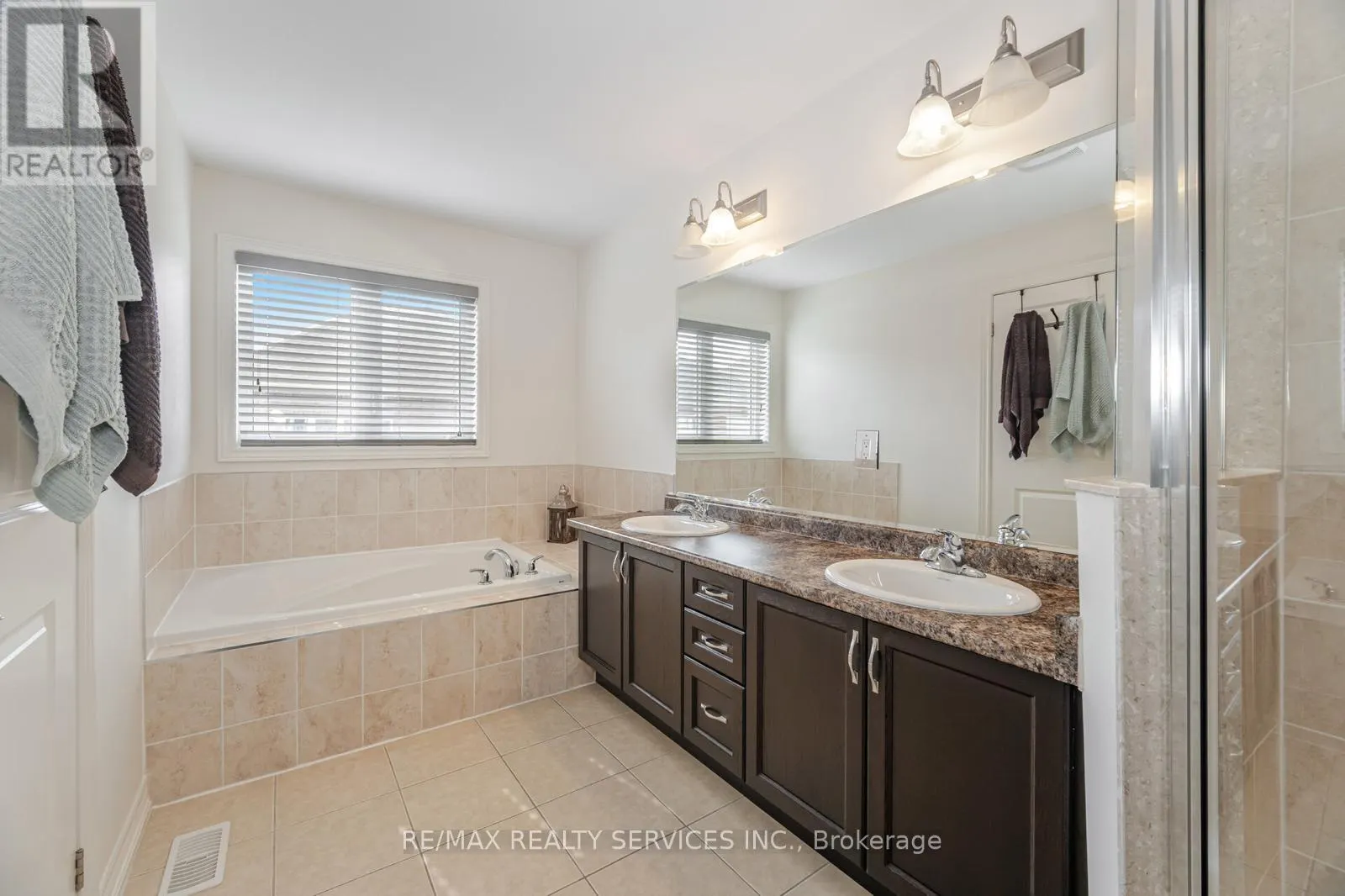 34 PENNYCROSS CRESCENT