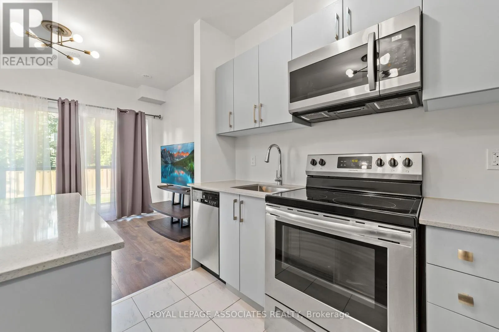 213 - 1165 JOURNEYMAN LANE