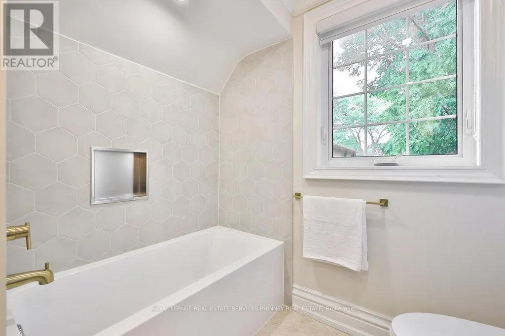 1033 WENLEIGH COURT