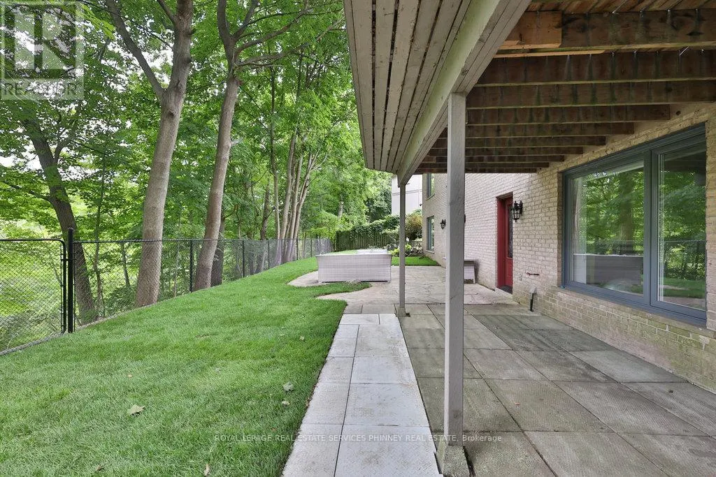 1033 WENLEIGH COURT
