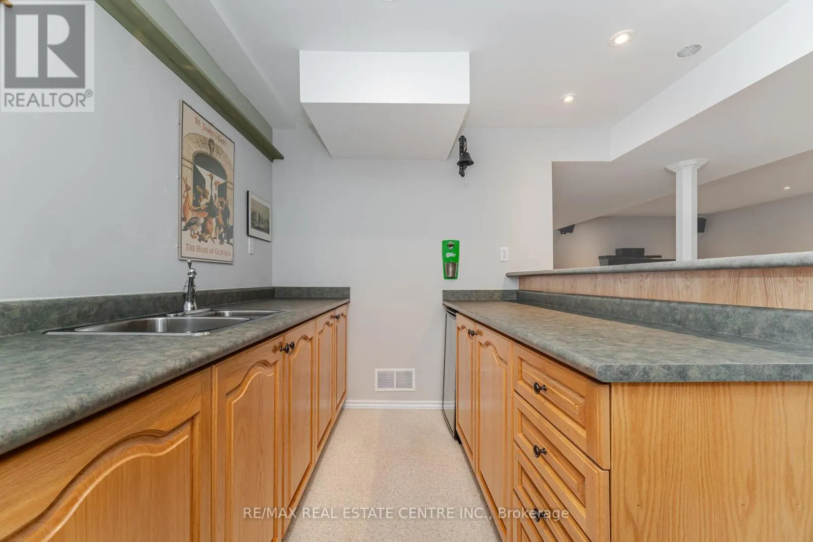 275 CRESTHAVEN ROAD
