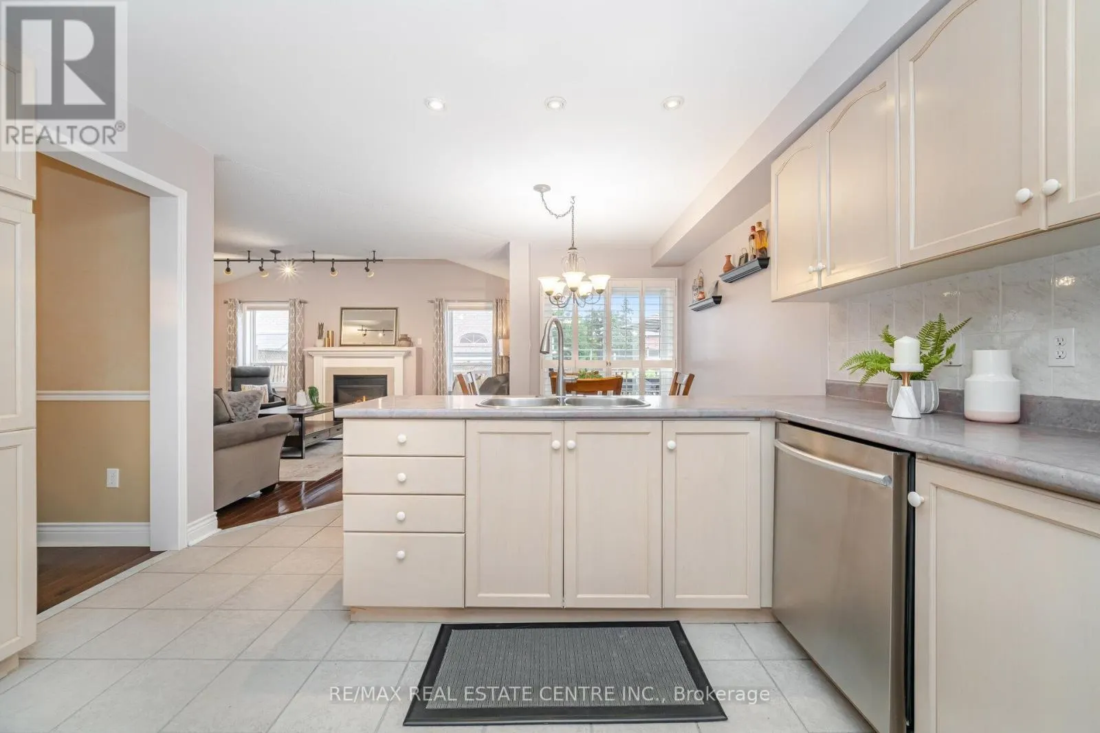 275 CRESTHAVEN ROAD