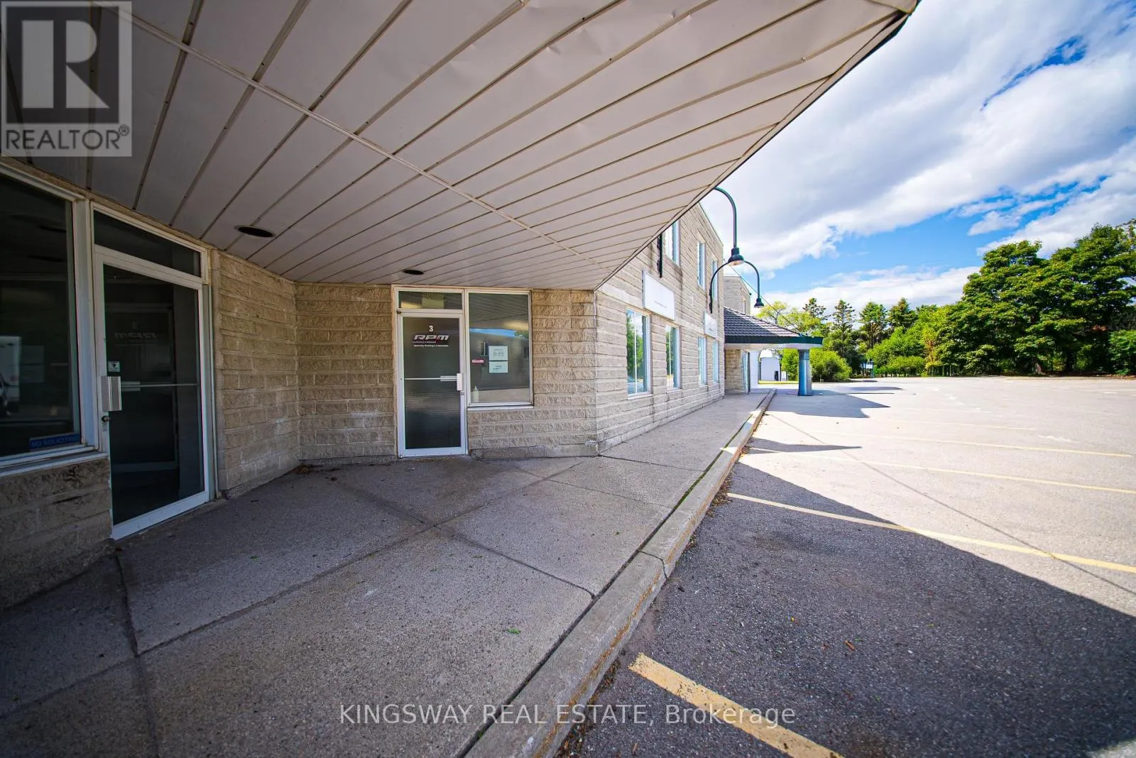3 - 2359 ROYAL WINDSOR DRIVE