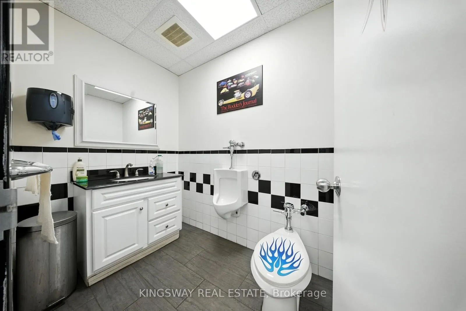 3 - 2359 ROYAL WINDSOR DRIVE