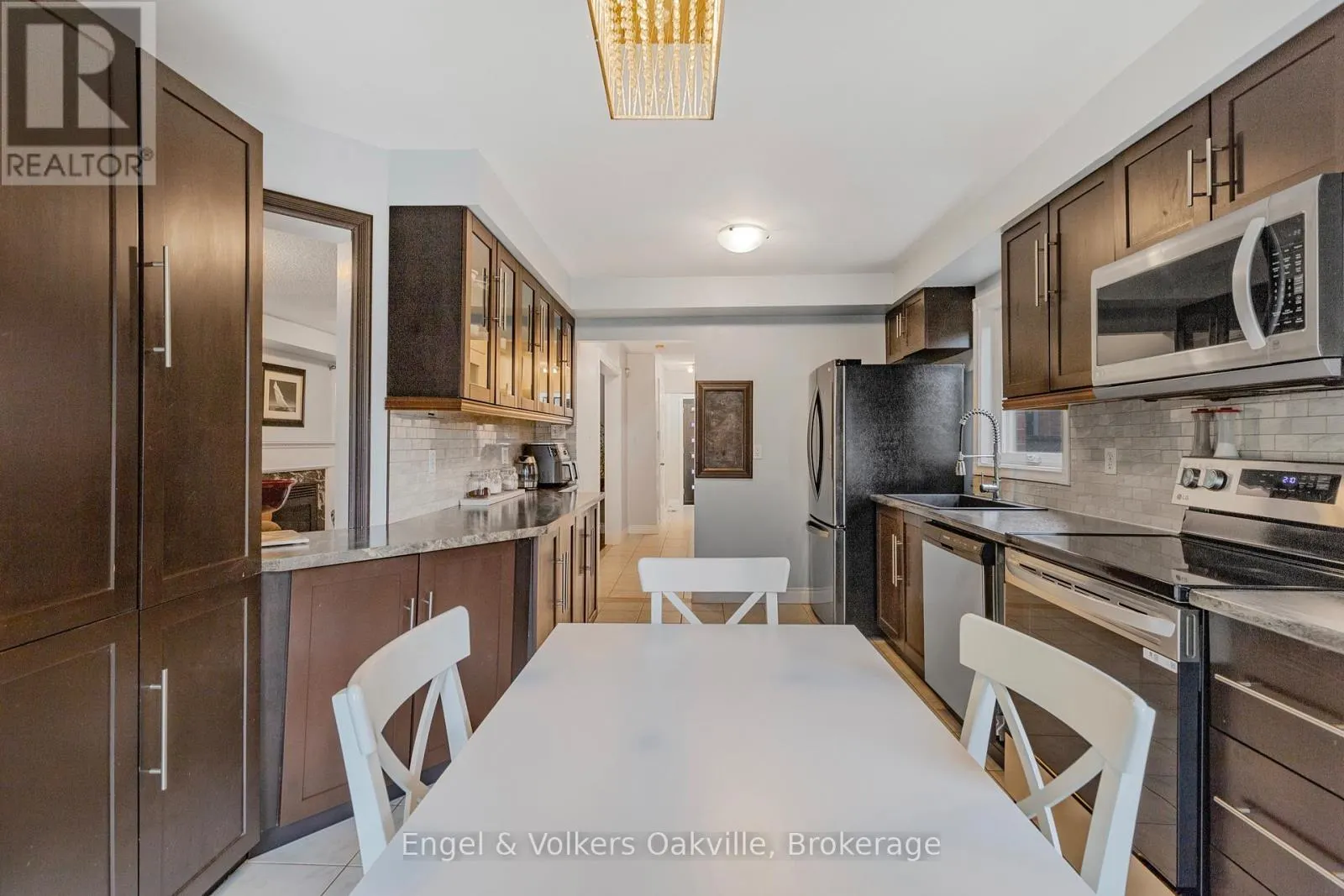 569 PHOEBE CRESCENT