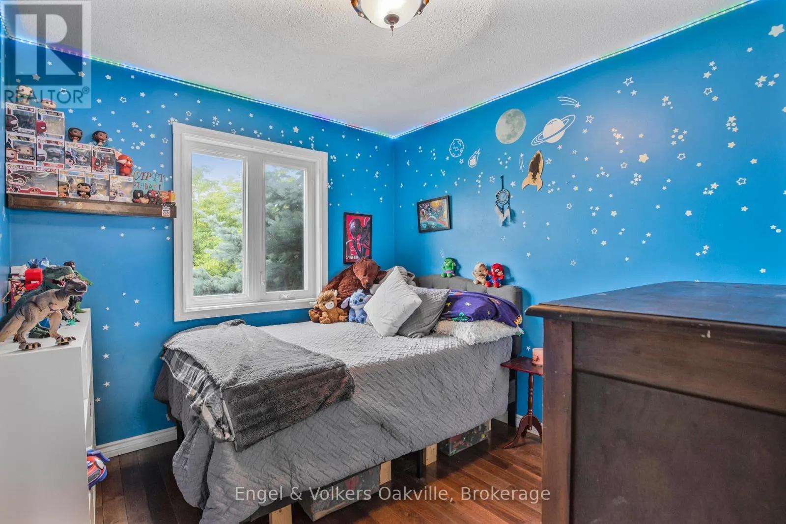 569 PHOEBE CRESCENT