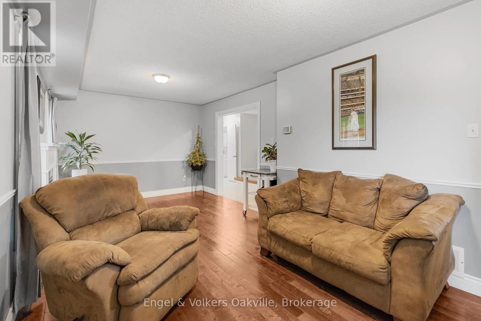 569 PHOEBE CRESCENT