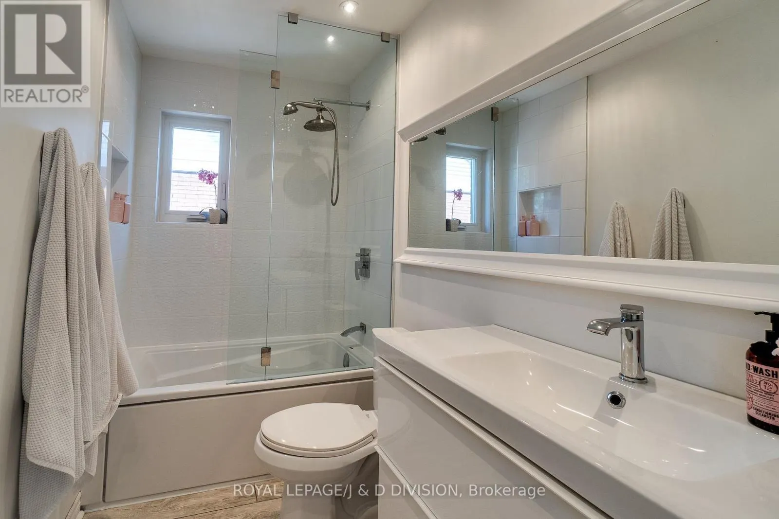 2448 CAPILANO CRESCENT