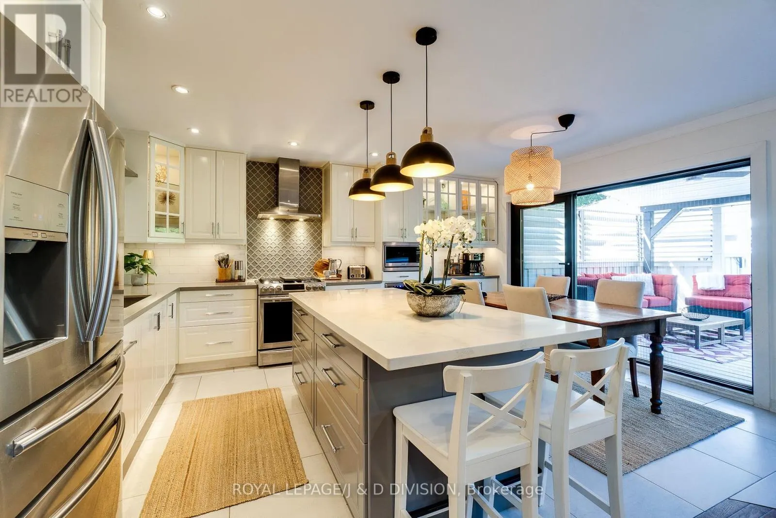 2448 CAPILANO CRESCENT
